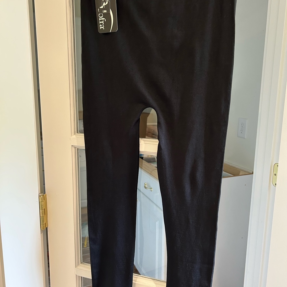 Sleek Black Leggings with Stretchy Athletic Fit